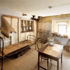 An abandoned flat at Knole | Photo by John Miller