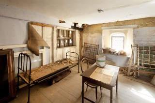 An abandoned flat at Knole | Photo by John Miller