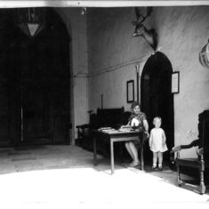 Mrs Piercy and grand-daughter Helen selling entrance tickets for Knole