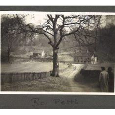Bow Petts cottages in the village of Godden Green